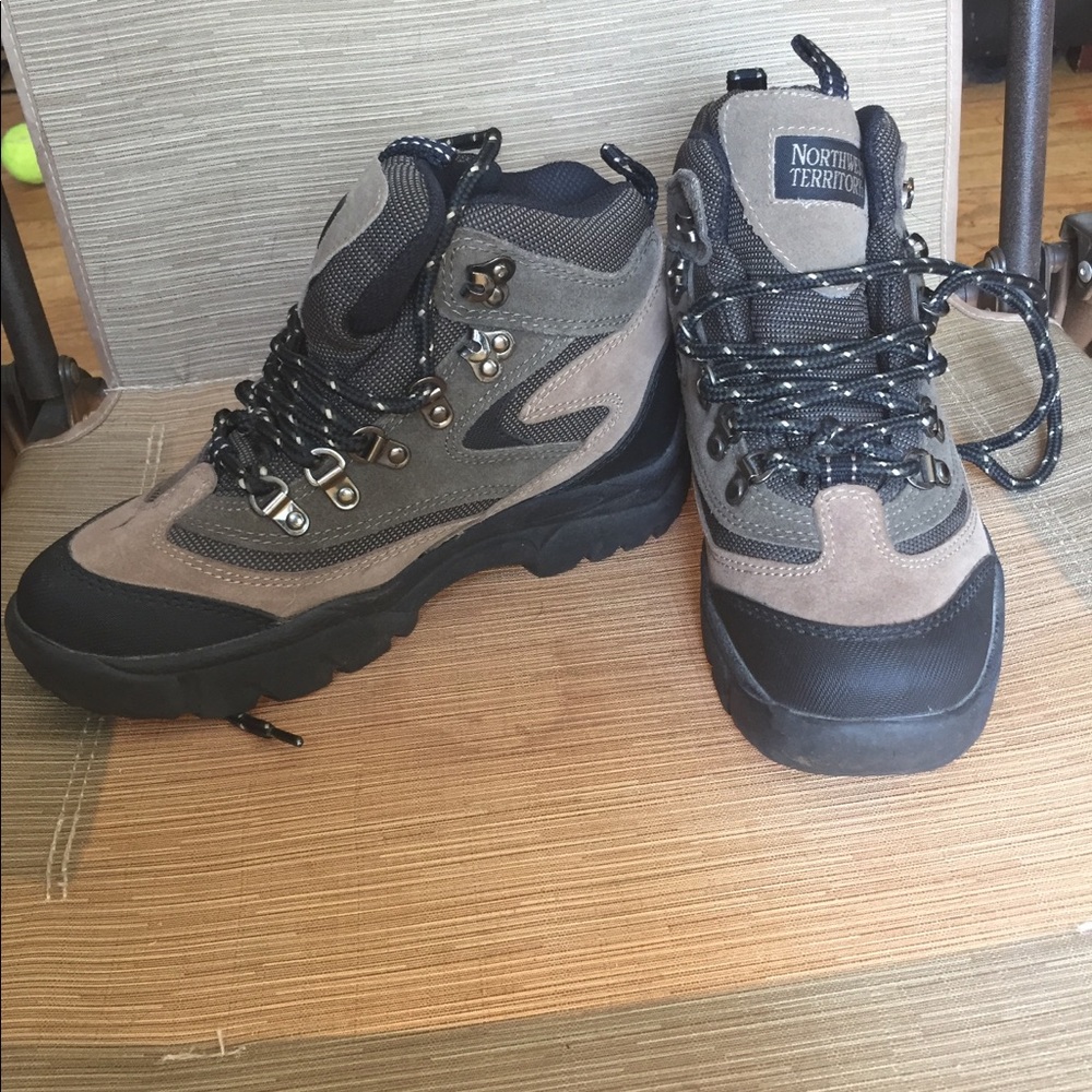Women’s Northwest Territory hiking boots